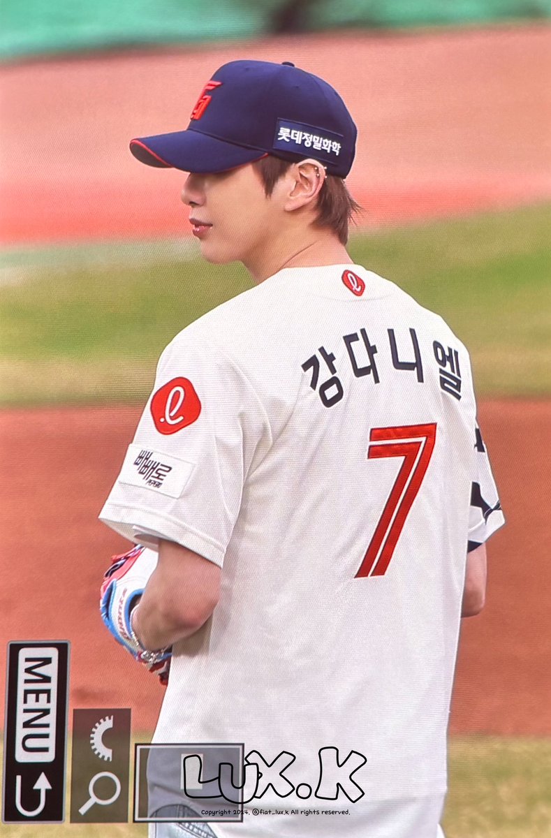 얼굴 쪼그매허 저 캡모자 핏이 너무 예뻐