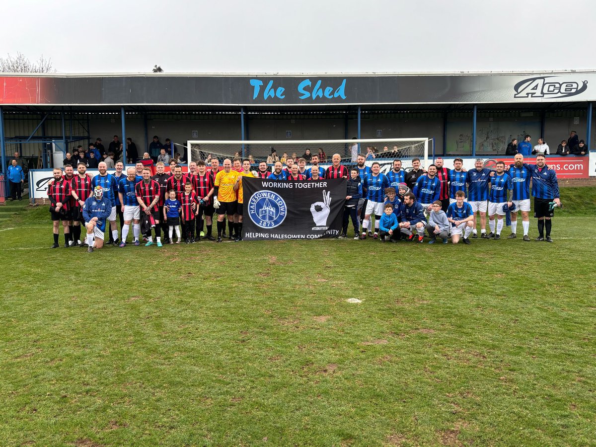 Luke Ravenscroft (@laravenscroft) on Twitter photo Last weekend I had the privilege of playing in the <a href="/halesowentownfc/">Halesowen Town FC</a> fan vs fan charity game. What an experience and what an amazing achievement to raise so much money for <a href="/andysmanclubuk/">#ANDYSMANCLUB</a>. The whole experience is a testament to the power of community and local football. #youyeltz Last weekend I had the privilege of playing in the <a href="/halesowentownfc/">Halesowen Town FC</a> fan vs fan charity game. What an experience and what an amazing achievement to raise so much money for <a href="/andysmanclubuk/">#ANDYSMANCLUB</a>. The whole experience is a testament to the power of community and local football. #youyeltz