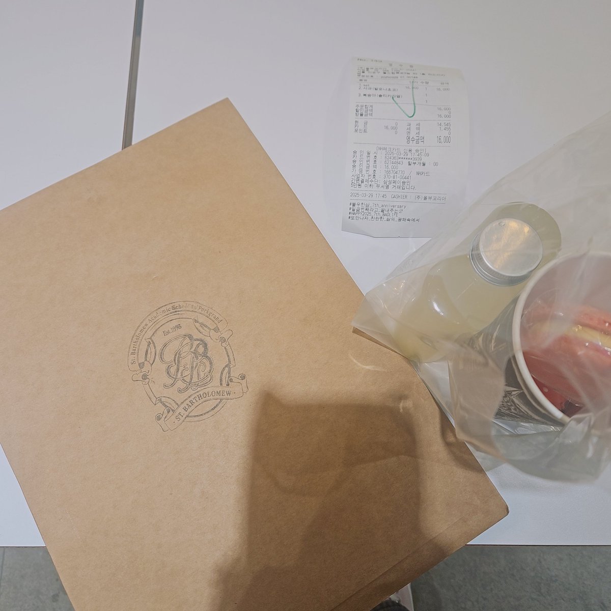 으하하 밖에 얼어서 눈물의 대기를...... 너무... 너무 예뻐우 ㅠ ㅠㅠㅠ

#불우한삶_7th_anniversary
#일곱번째라고_끝내주는군