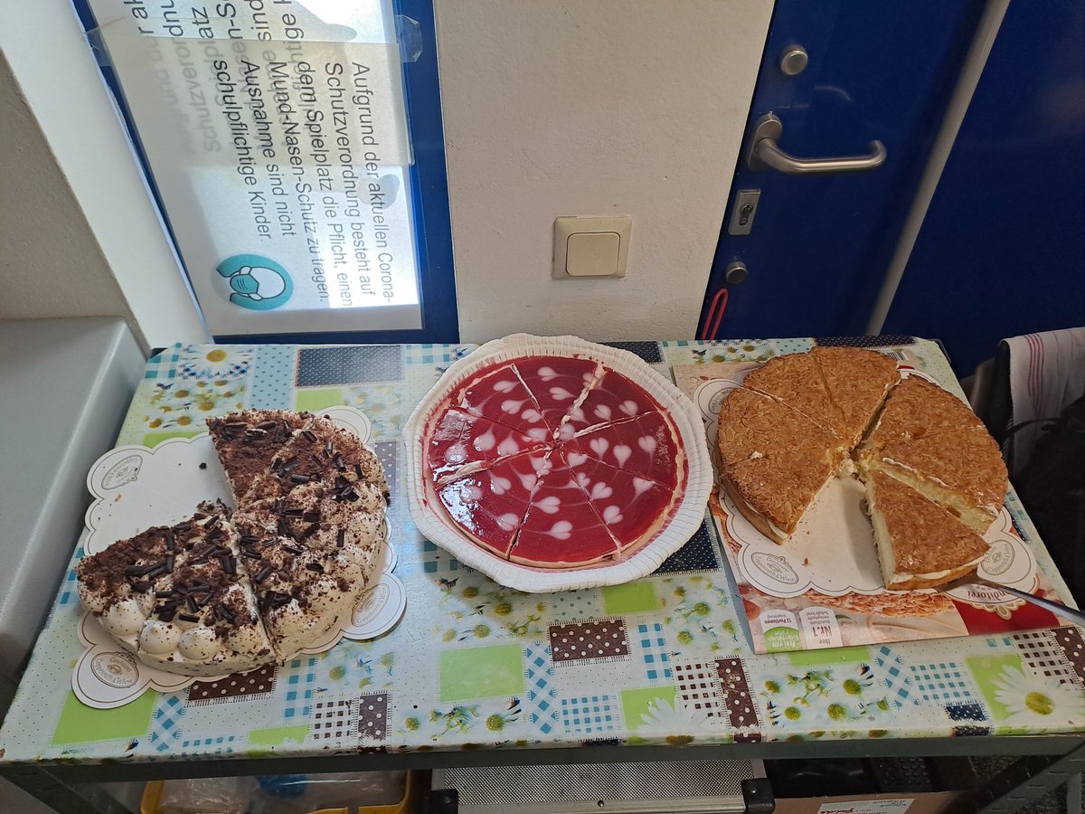 Frühstück im Park 😁😁🤤🥰