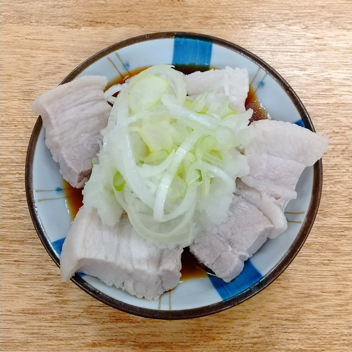 西もり（津田沼）さん
鯖塩焼き、ゆで豚ポン酢。🙏
賑わいも味わい深くて。👌
雲隠れまであと3日。🐒
今月もお世話さまでした。✨