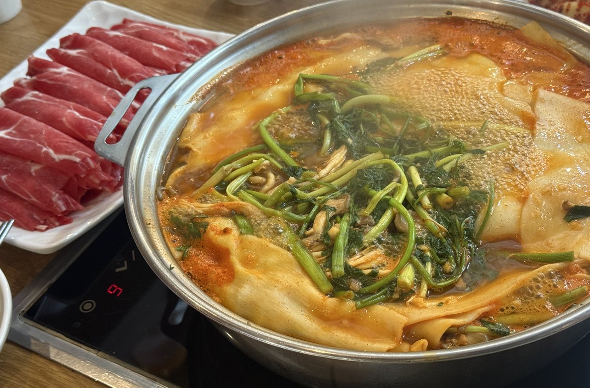 0606_00HC's tweet photo. 팔당샤브칼국수가 맛있고 파르페가 귀여워요🫶 https://t.co/Uhg7QFtk8O