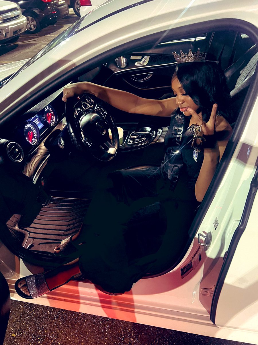 kaayyfineasss's tweet image. #promqueen #2timesinarow👸🏽