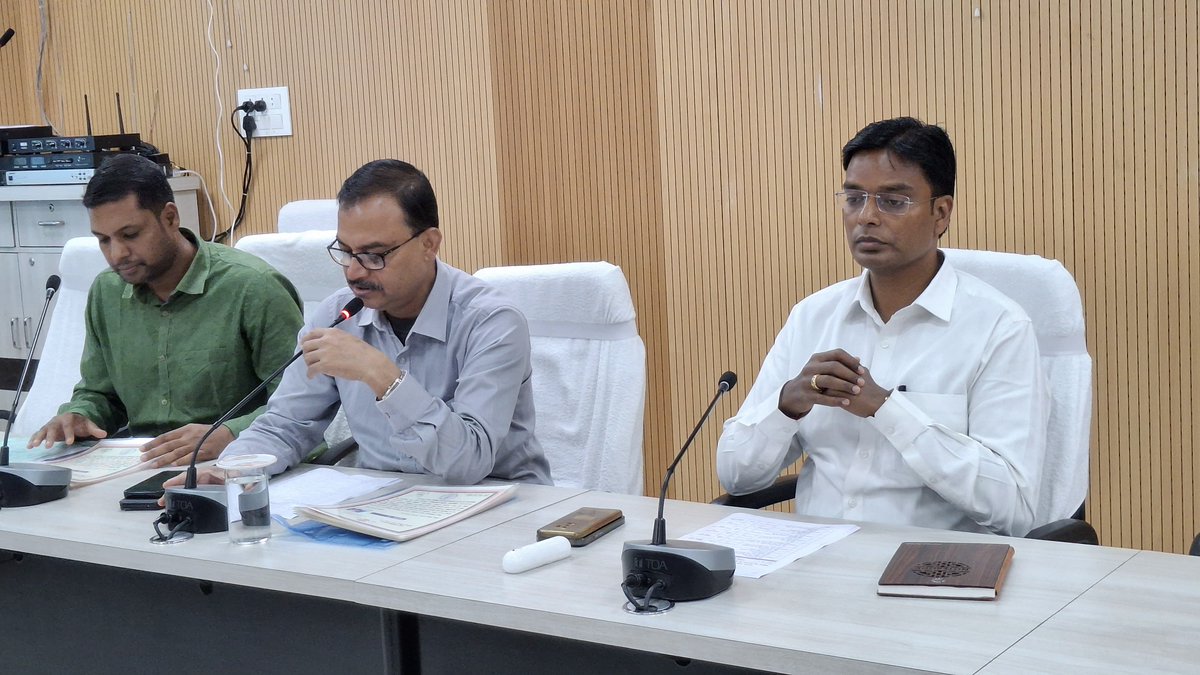 dm_supaul's tweet image. आज दिनांक 29.03.2025 को सुपौल जिले में कुल 26(छब्बीस) सहायक उर्दू अनुवादकों का नियुक्ति पत्र का वितरण श्री कौशल कुमार (भा०प्र०से०) जिलाधिकारी ,सुपौल के कर- कमलों द्वारा लहटन चौधरी सभागार, समाहरणालय सुपौल में किया गया I 
#Supaul
#districtadministrationsupaul
#biharsupaul