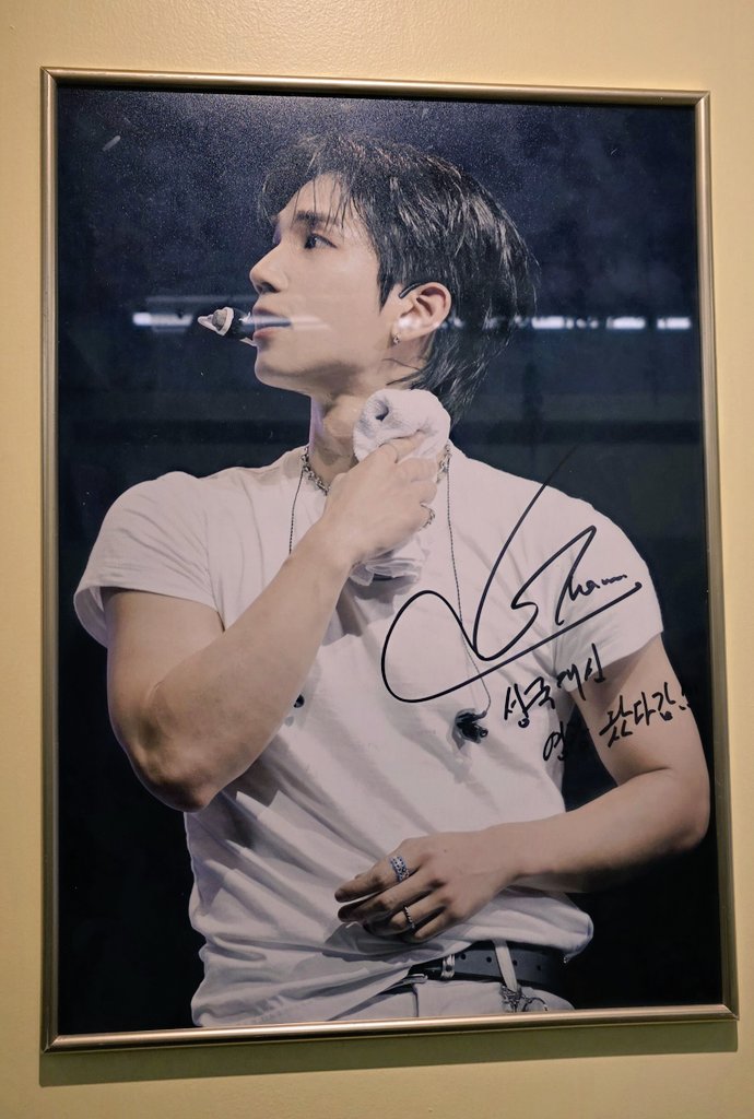 gogogon_vvs's tweet photo. 꾹이네 특식🍴

군복 입은 꾹이가 볼감자하트인사로 반겨주는 곳!! 성국이가 쓴 글로 만든 엽서로 하나하나 읽다 보니 편지 받아 보는 기분이라 설렜어요💜 귀여운 꾸기쿠키도 충성🫡 꾹이 1일 분신 막내 흔적도 봤당😆 감사합니당🩷

#오늘은_성국이_특식_데이 https://t.co/9Ltu5QwEi6