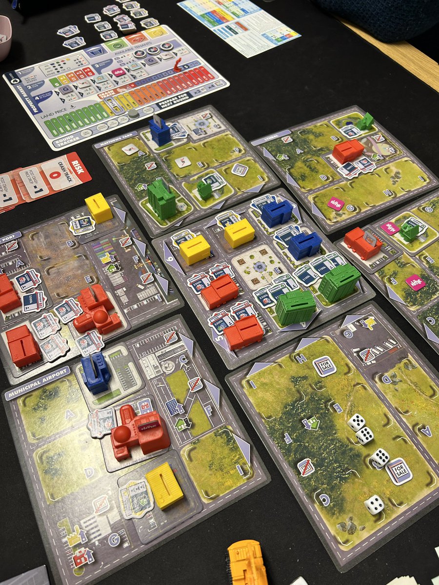 MAGNATE THE FIRST CITY: 2ª partida a 4º dejando muy buenas sensaciones. Económico de peso medio con muchas decisiones a tomar, interacción y ese pequeño toque de incertidumbre de cuándo va a explotar la burbuja inmobiliaria.