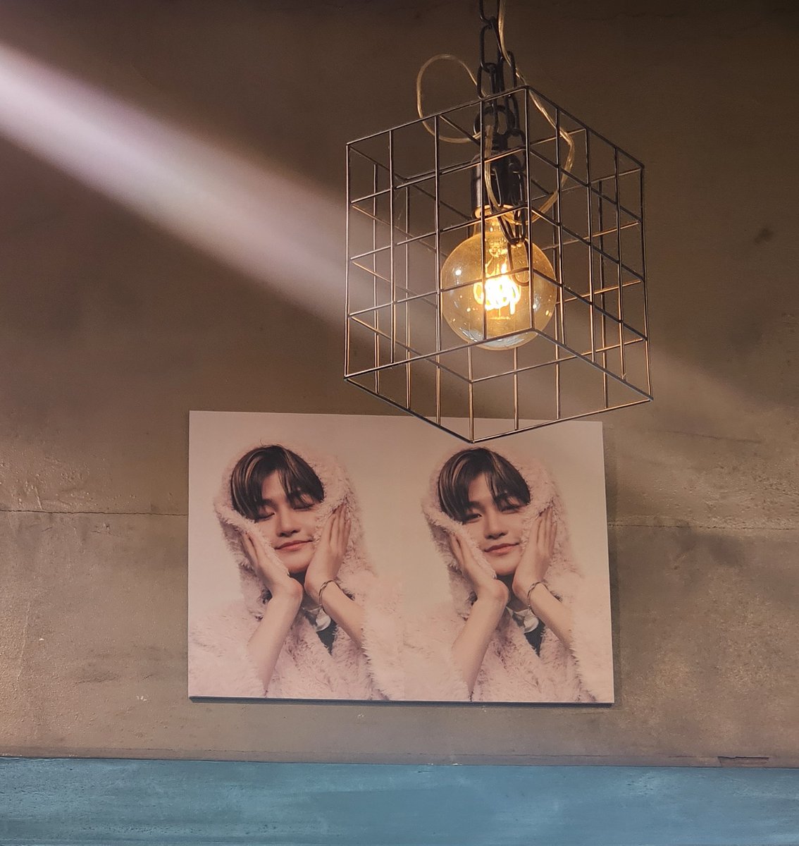 이쁜 지훈이 사진이 많아서 보는 내내 행복했어요💙

#원더랜드에_해파리_등장
#Into_The_JIHOON_hole