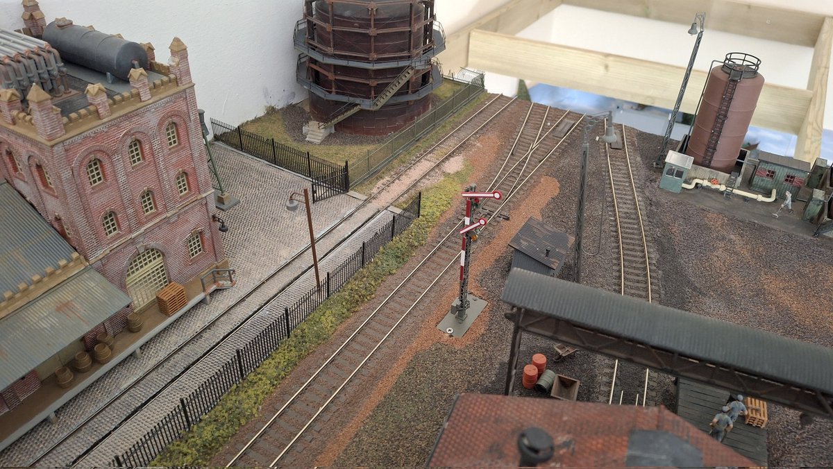 +++HOCHSTIEN UPDATE+++
2 new Peco point motors installed, and new dual solanoid semaphore wired in, next to ballast and blend in signal, working on a 20 year old exhibition layout isnt easy or cheap, but worth it to bring back to life #TMRGUK