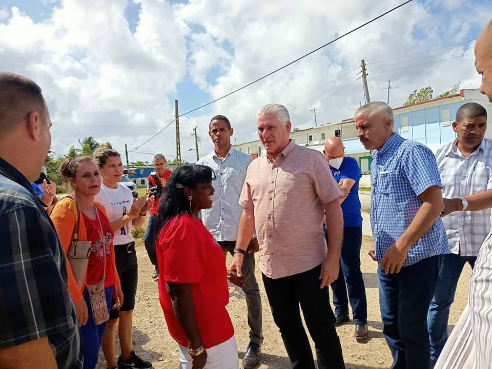Celina, la maestra y presidenta del Consejo Popular Abel Santamarìa Cuadrado, es mi guerrera preferida,con una vocaciòn humanista muy de barrio, una càtedra en el trabajo comunitario integrado.#juntosporvillaclara