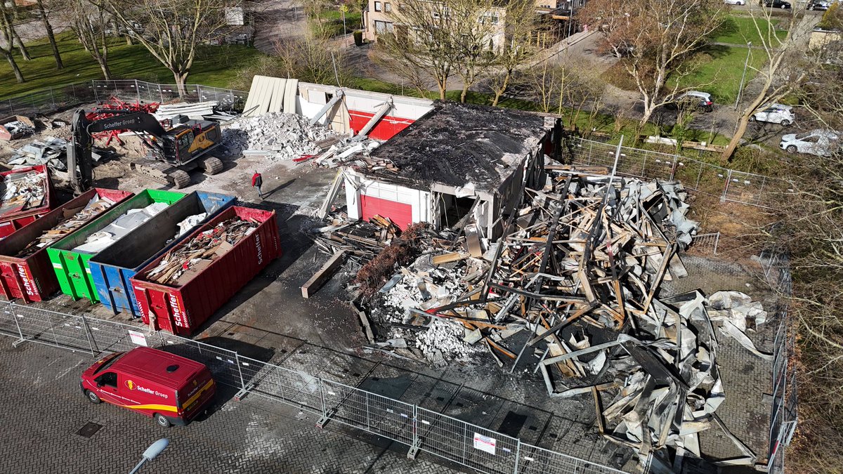 Grote brand legt oude Urker brandweerkazerne volledig in de as