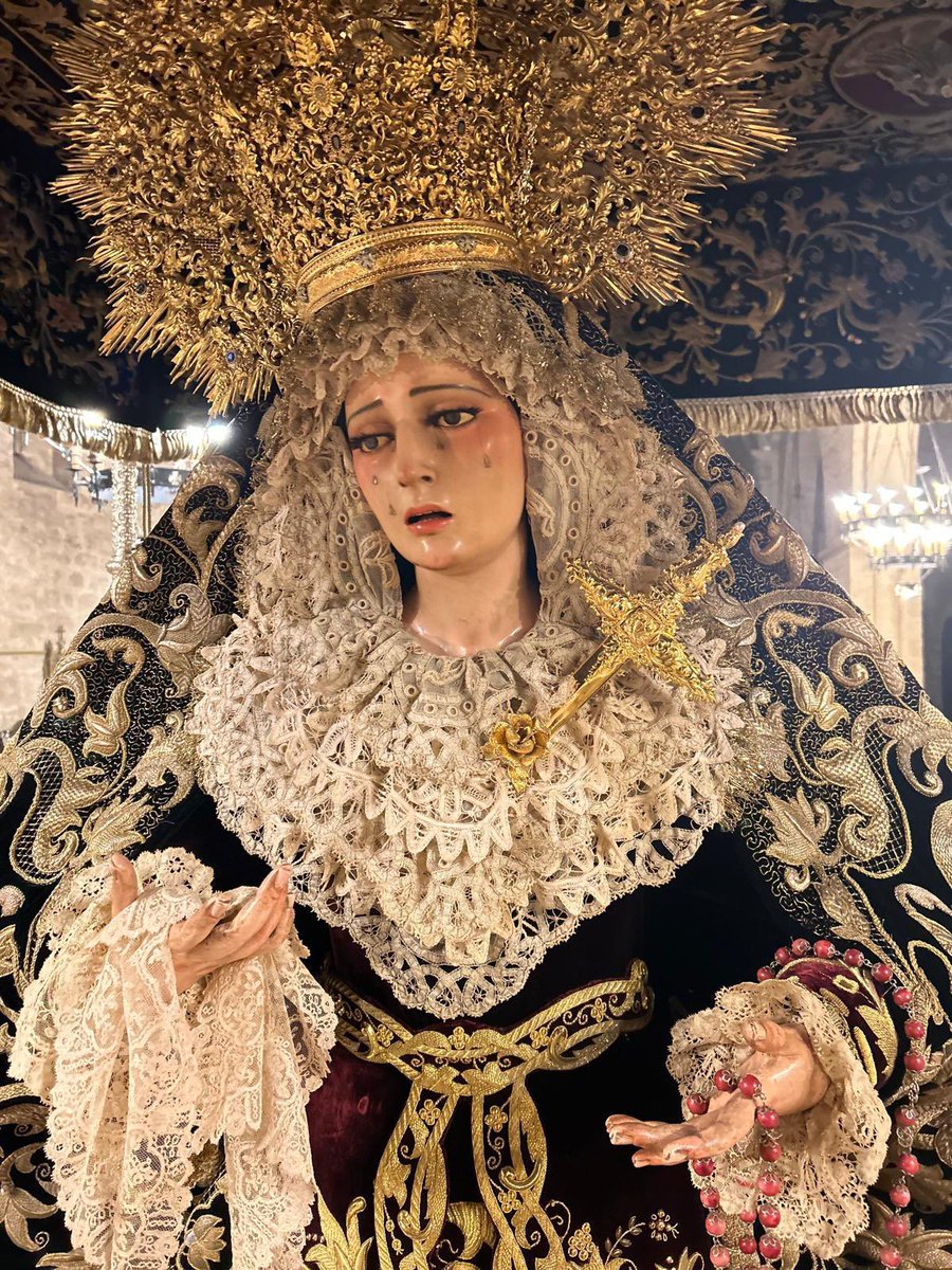 H_Expiracion's tweet photo. Hoy amanece Nuestra Señora del Rosario en sus Misterios Dolorosos Coronada entronizada en su paso de palio a la espera de un nuevo Viernes Santo. https://t.co/mko4lakeDo