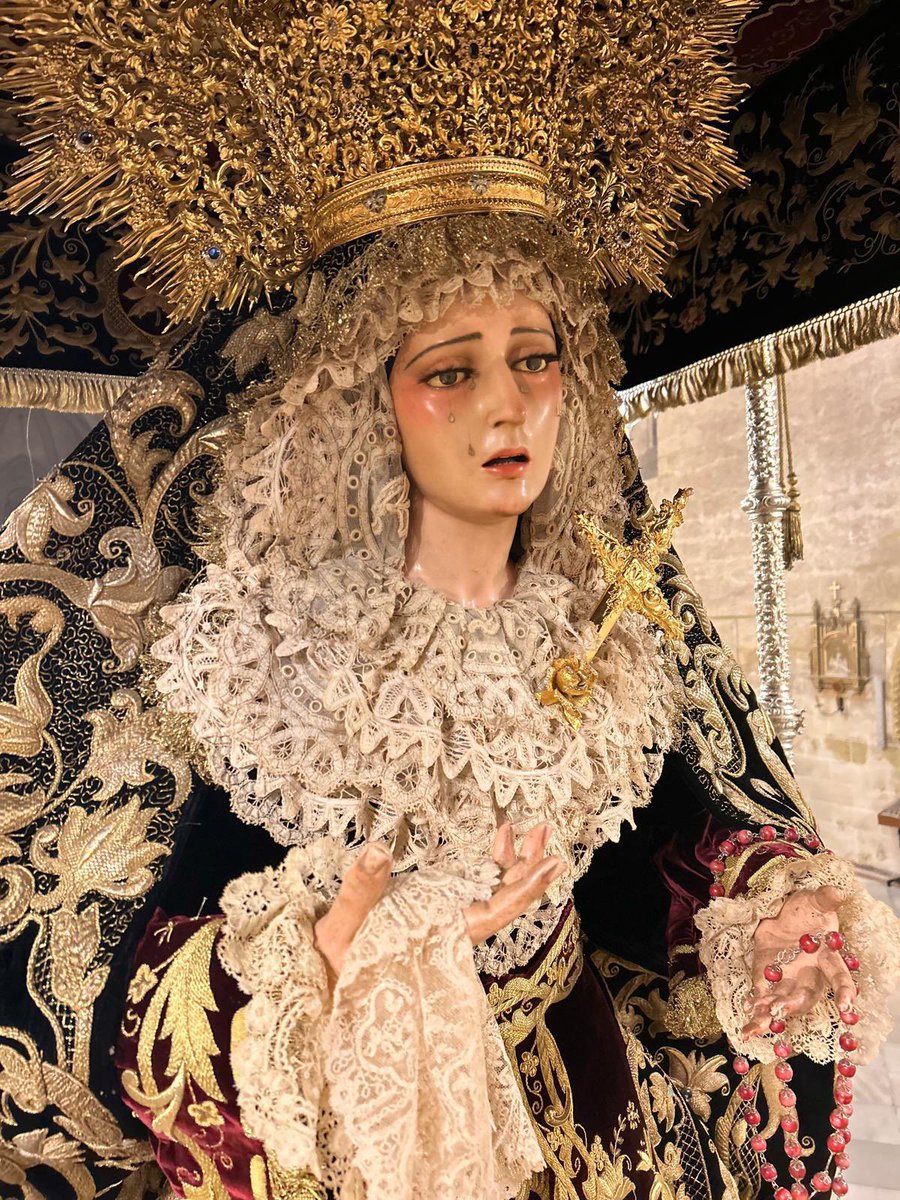 H_Expiracion's tweet photo. Hoy amanece Nuestra Señora del Rosario en sus Misterios Dolorosos Coronada entronizada en su paso de palio a la espera de un nuevo Viernes Santo. https://t.co/mko4lakeDo