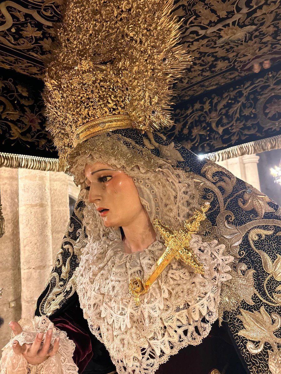 H_Expiracion's tweet photo. Hoy amanece Nuestra Señora del Rosario en sus Misterios Dolorosos Coronada entronizada en su paso de palio a la espera de un nuevo Viernes Santo. https://t.co/mko4lakeDo