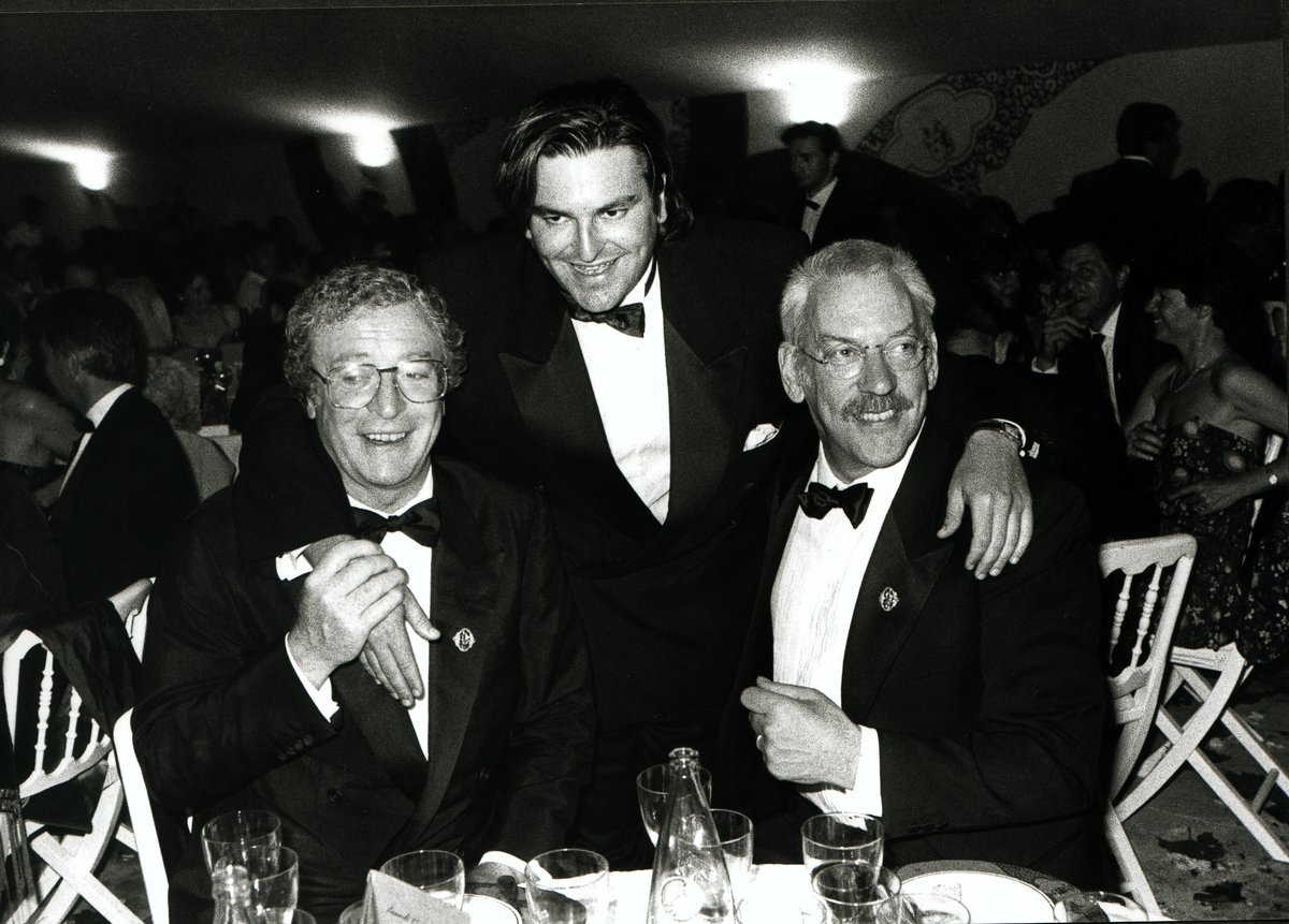 ‘Bordeaux is a very small town. It’s very incestuous. The sport is trying to sleep with everybody’s else’s wife.'

I interviewed Sacha Lichine, the man who gave up a fourth growth to invent swimming pool rosé...

67pallmall.com/what-ive-learn…