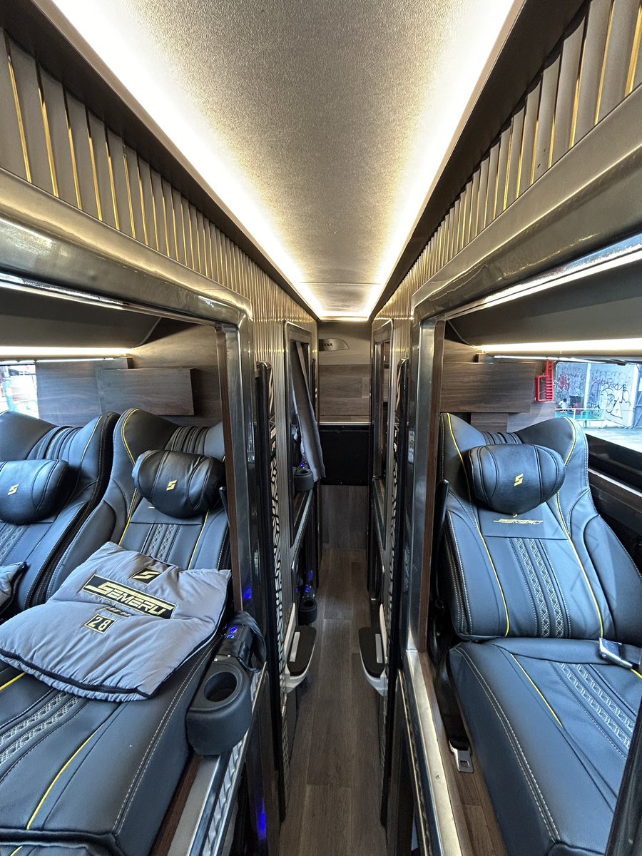 Jakarta - Malang naik bis tingkat barunya SEMERU guys!!! Ini konsepnya di luar nalar sih! 🤣🤣🤣🤣

                       - A Thread -