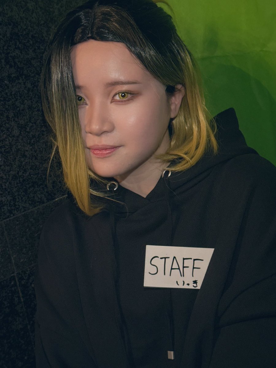 参加させて頂きました!!
一足先に会場を出て、更衣室の案内をしています〜

#コスミクラ