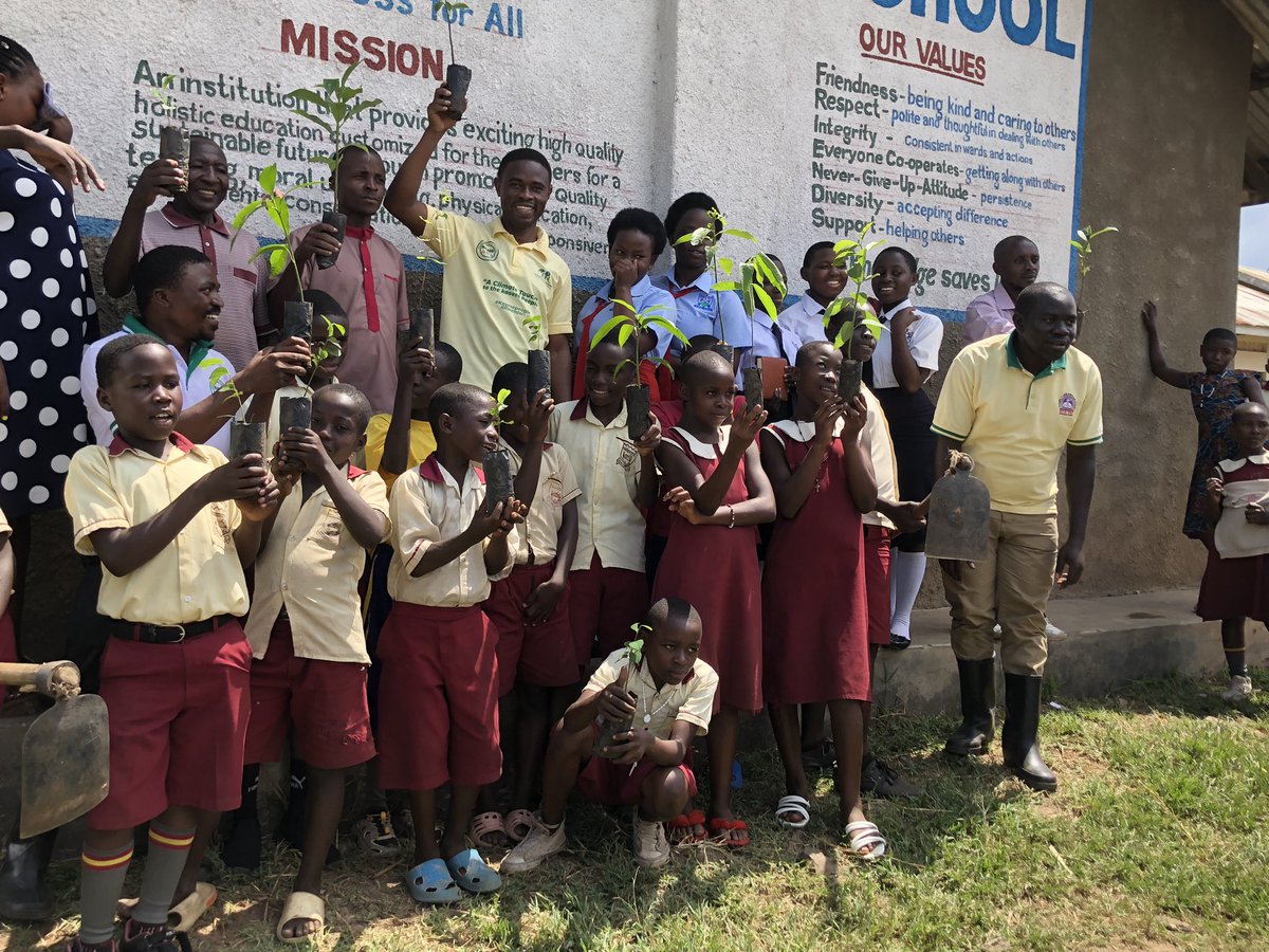 MathiasClimate's tweet photo. @RajeoUganda, @YCCUganda, @youthgogreen and St. Theresa Girls S.S conducting Environmental Education in schools in Rwenzori. Pupils were taught the importance of trees, how to plant and grow trees in their communities. https://t.co/sQKTB9PvgV