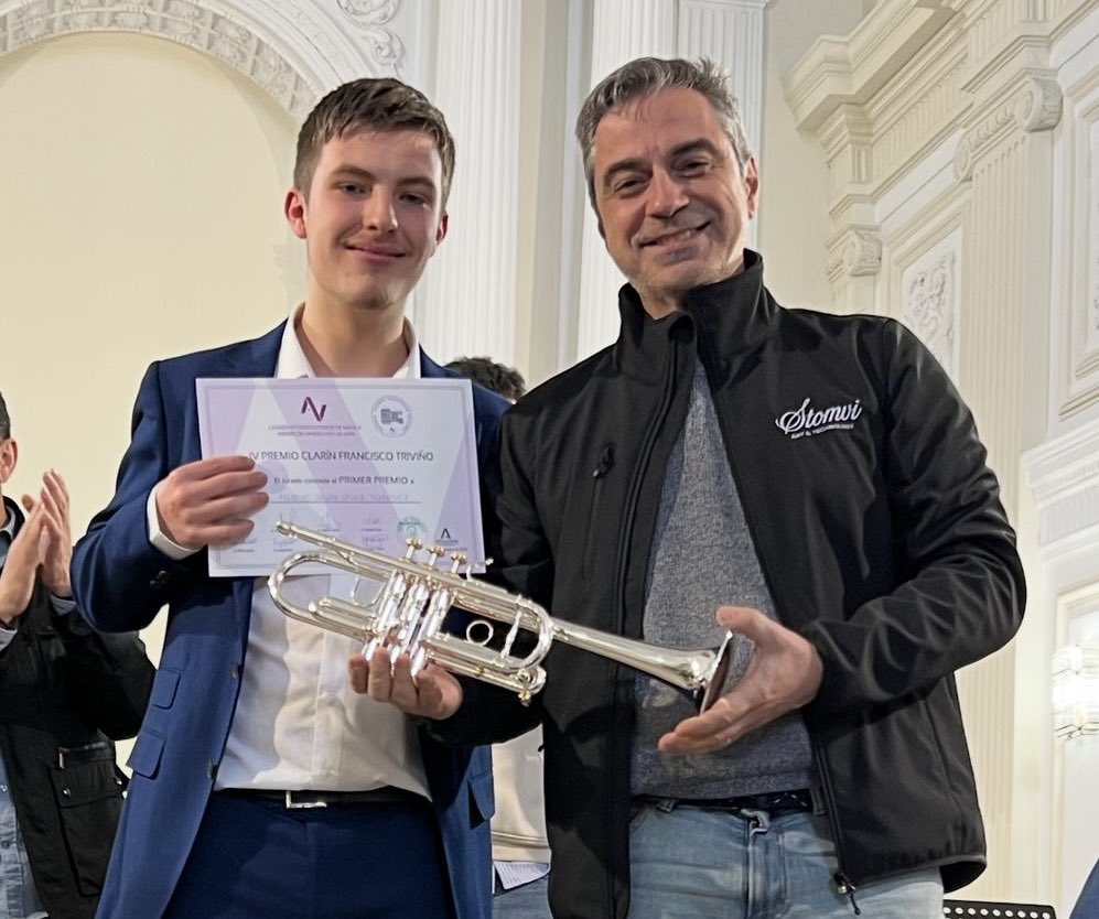 𝗜𝗩 𝗣𝗿𝗲𝗺𝗶𝗼 𝗖𝗹𝗮𝗿𝗶́𝗻 𝗙𝗿𝗮𝗻𝗰𝗶𝘀𝗰𝗼 𝗧𝗿𝗶𝘃𝗶𝗻̃𝗼 🎺 | Felicitamos a Marcos Giner, ganador de esta edición y por supuesto a los finalistas.
Gracias a <a href="/StomviOfficial/">Stomvi</a> por su apoyo y compromiso con la formación y el talento de los jóvenes músicos. 
¡Enhorabuena! 🎶
