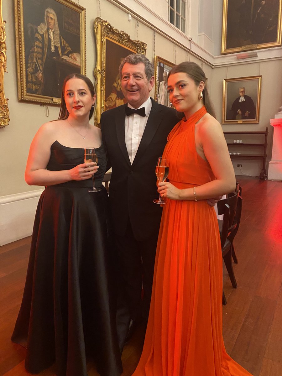 Really great to meet <a href="/AvaDodd8/">Ava Dodd</a>  and Jade Phoenix last night <a href="/VDISComp/">Veronica Dunne International Singing Competition</a> gala dinner at king's Inns , what an amazing performance from two of Ireland's leading Sopranos👏👏