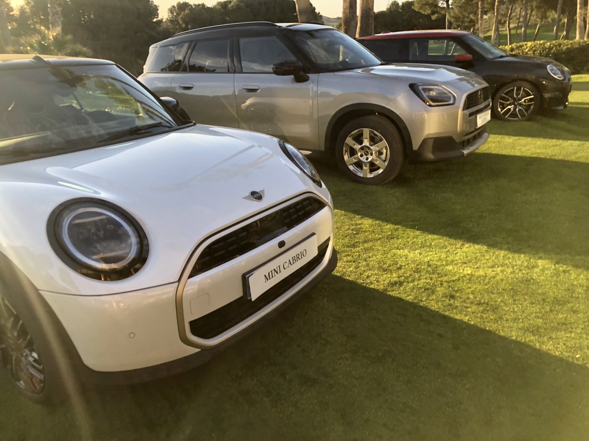 somosatades's tweet photo. Así lucen los coches de @MINIAugusta en el II Torneo de Golf ATADES – Empresas Solidarias en @GolfLaPenaza, organizado por ATADES y @ceoearagon. ¡Muchas gracias por ser el vehículo oficial de Torneo! https://t.co/o68bDg0Fys