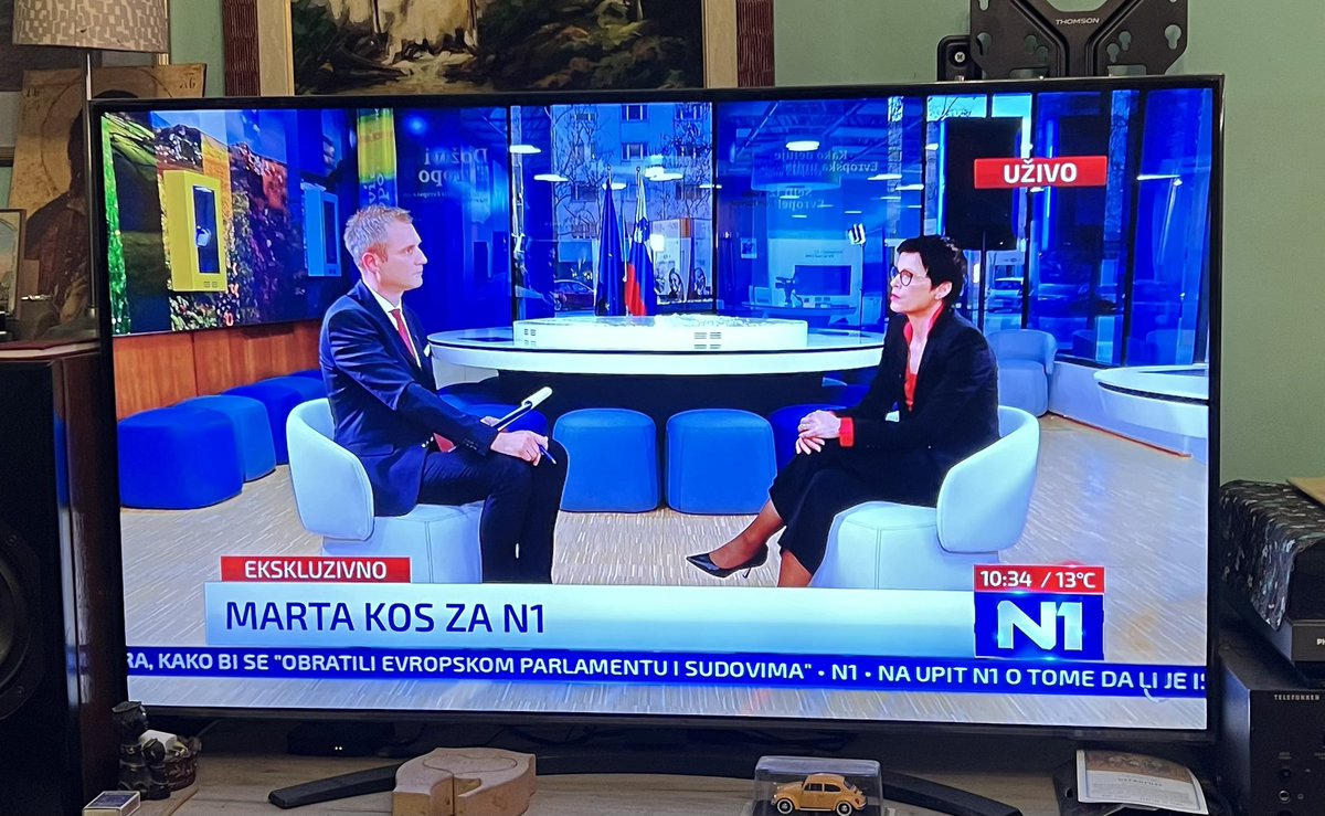 vjestic's tweet photo. Ime i prezime novinara su: 
 Postavljam Pitanja
Ako se ne zove (i preziva) tako, 
to nije novinar.
Slovenački kolega to zna☀️ https://t.co/LNRfjsTaYD
