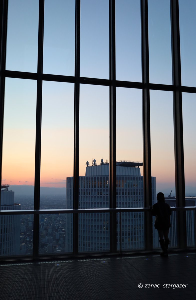 zanac_stargazer's tweet photo. ようやく先日の名古屋の都市星景写真のブログを
書きだしました。
とはいえ、夕焼け空パートで記事前半終了～。
まだ星の画像処理が出来ていない…🖥️
出来上がるのはいつ？
ところで以下は都市星景写真なのか！？！？
#EOSRP #RF28mm F2.8 STM https://t.co/zJujaIFtXm