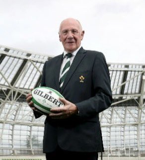 French front-rowers Vincent Moscato and Gregoire Lascube were both given their marching orders by Ulster’s international referee Stephen Hilditch in the particularly violent France v England 5 Nations game back in 1992 🟥🟥

Stephen was later to serve as IRFU president 🏉