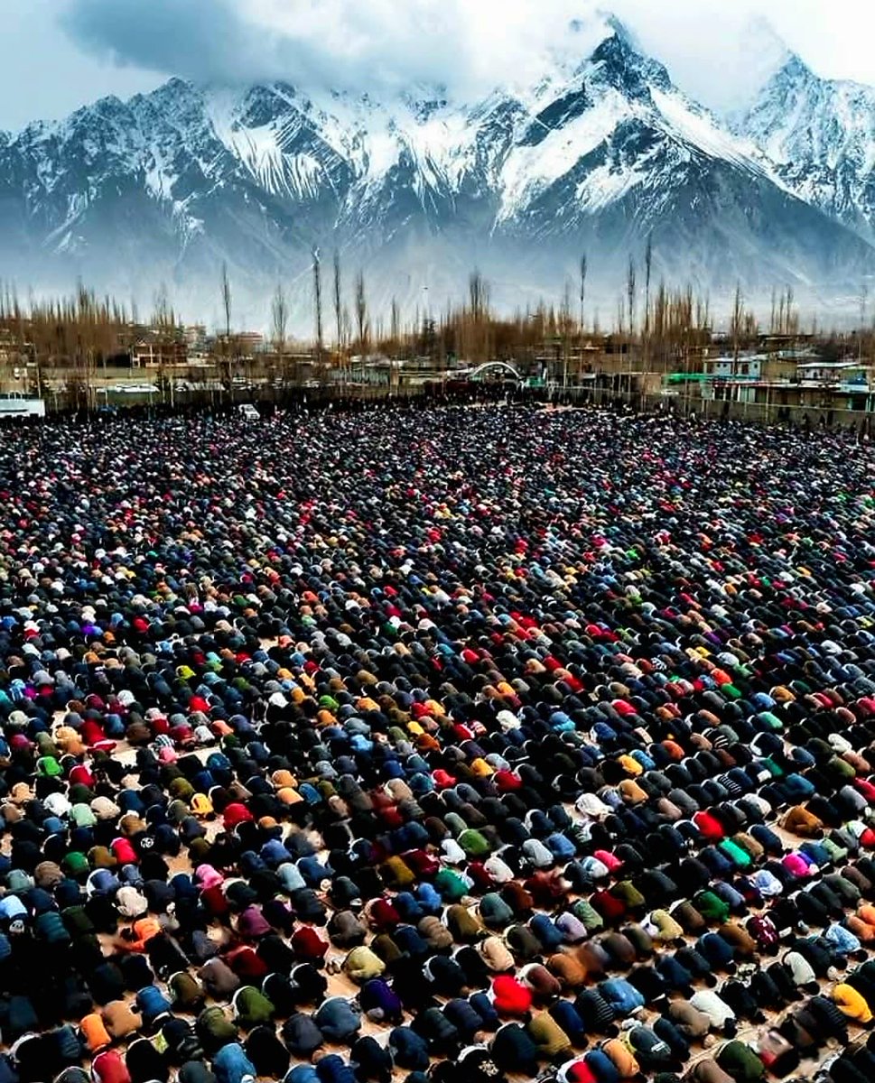 ijazulhaq's tweet photo. Beautiful Pakistan. Juma Tul Widah prayers in Sakardu. https://t.co/Ok1x8QENeq