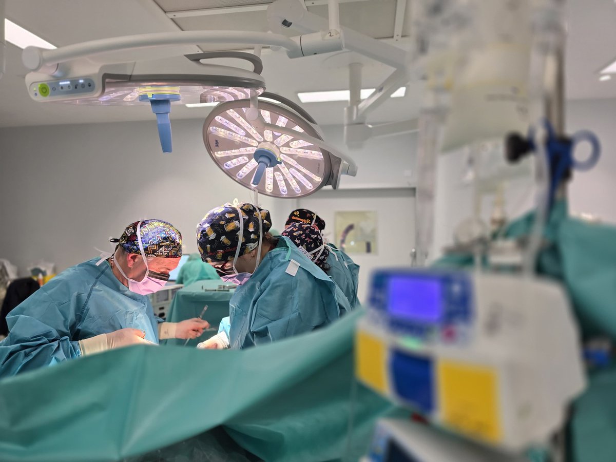 Hospital Universitario 12 de Octubre (@h12octubre) on Twitter photo 👨🏫 <a href="/Urologia12/">Department of Urology, Hospital 12 De Octubre</a> forma a especialistas y enfermeras de España y Portugal en el uso de láser de fibra de Tulio para tratar cálculos en vías urinarias y próstatas.
🏥 Amplia experiencia de los profesionales del #H12O en esta técnica.
+ info: c.madrid/tlqhz2.
#somosdel12 👨🏫 <a href="/Urologia12/">Department of Urology, Hospital 12 De Octubre</a> forma a especialistas y enfermeras de España y Portugal en el uso de láser de fibra de Tulio para tratar cálculos en vías urinarias y próstatas.
🏥 Amplia experiencia de los profesionales del #H12O en esta técnica.
+ info: c.madrid/tlqhz2.
#somosdel12