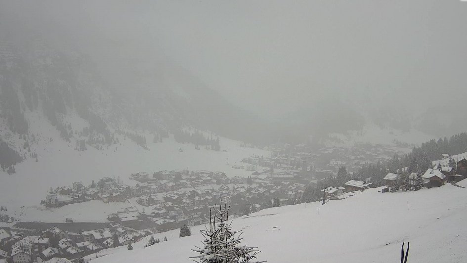 New snow for some northern parts of the Alps: weathertoski.co.uk/weather-snow/