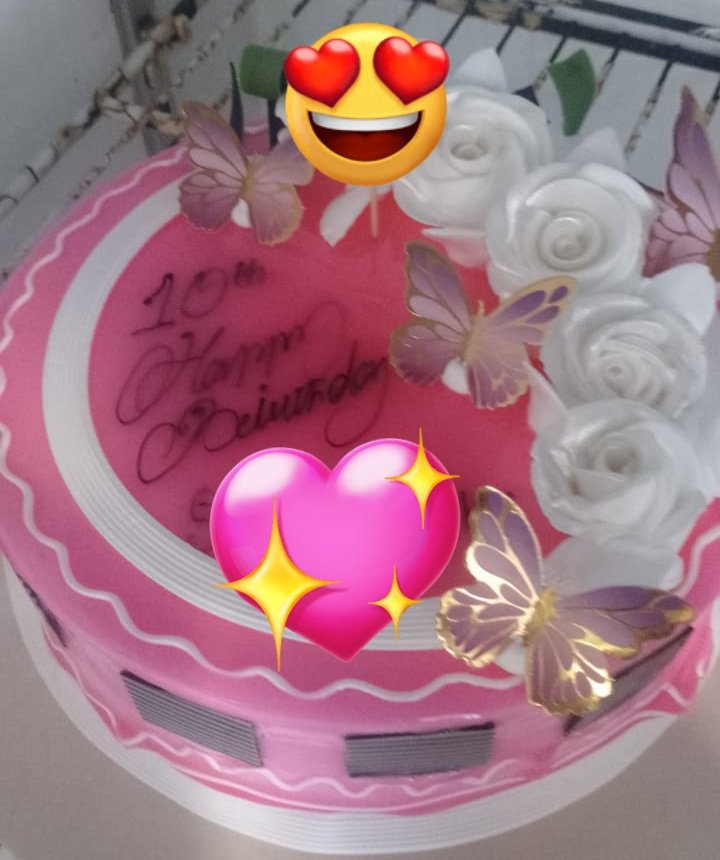 preeti177's tweet photo. #Straberrycake 🎂
Take it 🫴 prands 🤤😋 https://t.co/DV1nd0KiuQ