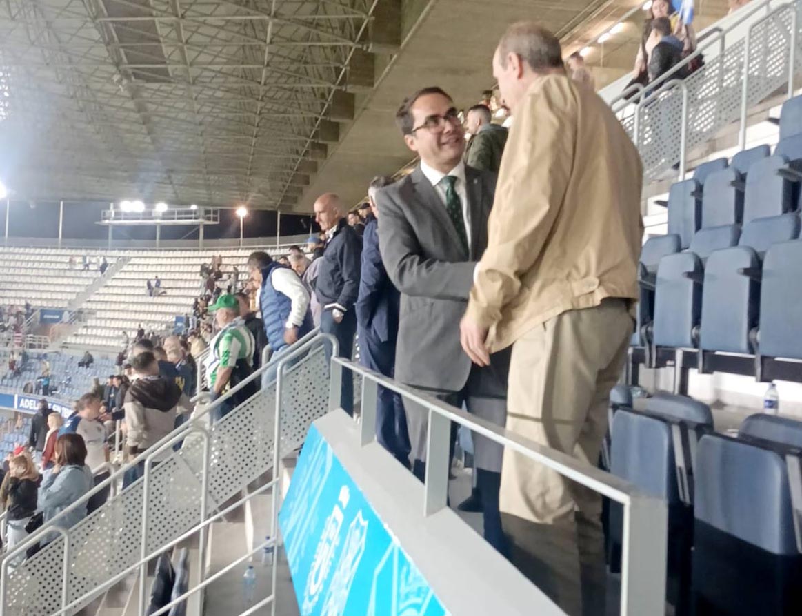 ℹ️ Nuestro presidente, Alfredo González, presenció ayer el encuentro de Segunda división entre el <a href="/CDTOficial/">CD Tenerife 🏴󠁧󠁢󠁳󠁣󠁴󠁿</a> y el Granada.

🙏El club quiere agradecer  a José Daniel Díez Armas y su Junta Directiva, el trato y la amabilidad. 

➡️Le deseamos lo mejor en lo que resta de temporada.