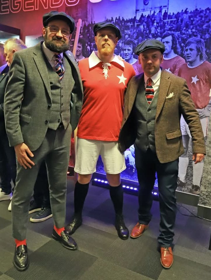 Magiczne miejsce! Ta prezentacja była wielkim przeżyciem. Tak jest gdy oklaskują cię, wspierają i życzą powodzenia, takie legendy ⚽: A. Szymanowski, P. Skrobowski, K. Bukalski, M. Motyka, D. Wójtowicz. 
<a href="/HistoriaWisly/">Historia Wisły</a>, <a href="/rollauerjacek/">Jacek Rollauer</a> Krzysiek Heretyk, działamy dalej w @RetroLiga