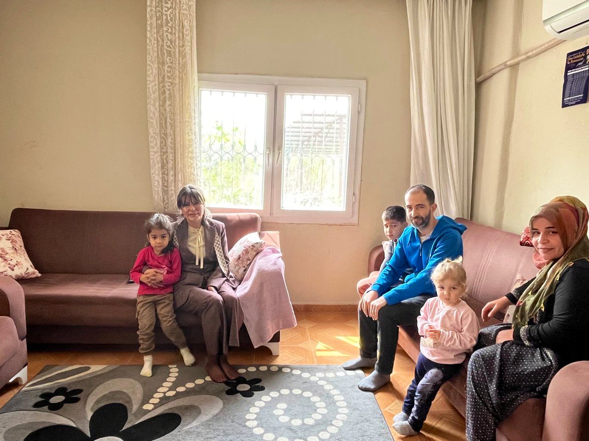 📍Sarıçam

Biyonik kulaklığı çalınan Kübra Naz evladımızı ve kıymetli ailesini ziyaret ederek geçmiş olsun dileklerimizi ilettik. İl Başkanımız Sn. Tamer Dağlı’nın selamlarını ve destek mesajlarını kendilerine sunduk, bayramlarını kutladık. 

Kübra Naz kızımızın en kısa sürede