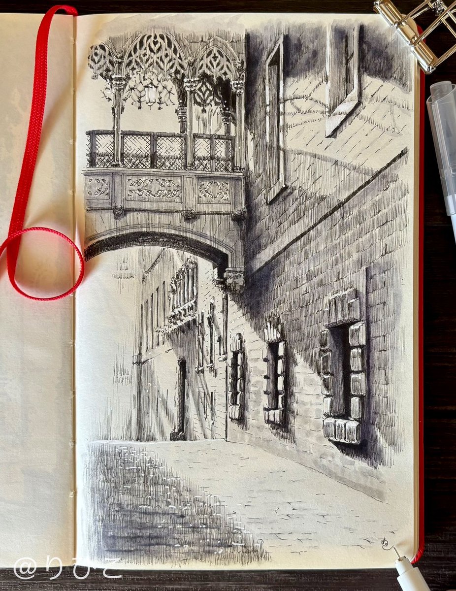 rihiko_art's tweet photo. スペイン バルセロナの路地に架かるビスべ橋を描きました。
続きは拙サイトのスペインページで…
https://t.co/ORRCoBtSXk
#urbansketch #illustration #archisketch #イラスト #スケッチ #アート #アナログ絵 #モレスキン https://t.co/WDDzDO7iuj