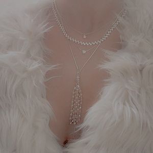 Donatella
'Cause she walks so bad like it feels so good
Listen to her radiate, her magic
Even though she knows she's misunderstood
Voodoo, voodoo, voo-do-na-na