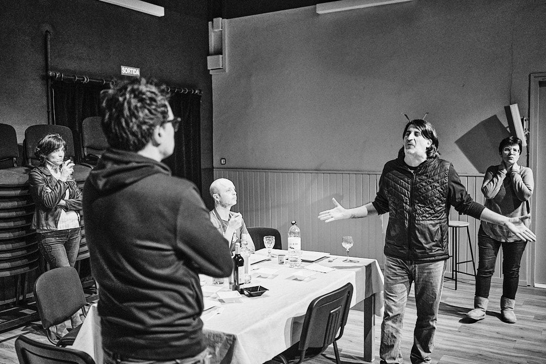 🍷 Un sopar molt especial... ple de veritats, mentida i algunes sorpreses...

🎭 El 25 d'abril estrenem "L'última copa" a la Saleta

🎯 T'ho perdràs?

🎟 Reserva ja les teves entrades 👇 
salacabanyes.cat/ca

📸 Jan Blanch 
#ÚltimaCopa_Sala