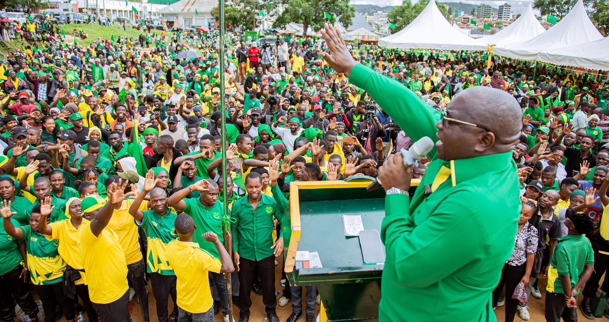 ccm_tanzania's tweet photo. KISHINDO CHA MWENEZI MAKALLA MJINI IRINGA

Maelfu ya wananchi mjini Iringa wamejitokeza kwa wingi  kumlaki na kuhudhuria mkutano wa hadhara uliofanyika viwanja vya Samora na kuhutubiwa na katibu wa NEC, Itikadi, Uenezi na Mafunzo CCM Taifa CPA Amos Makalla. https://t.co/oHL1HCJ1eX