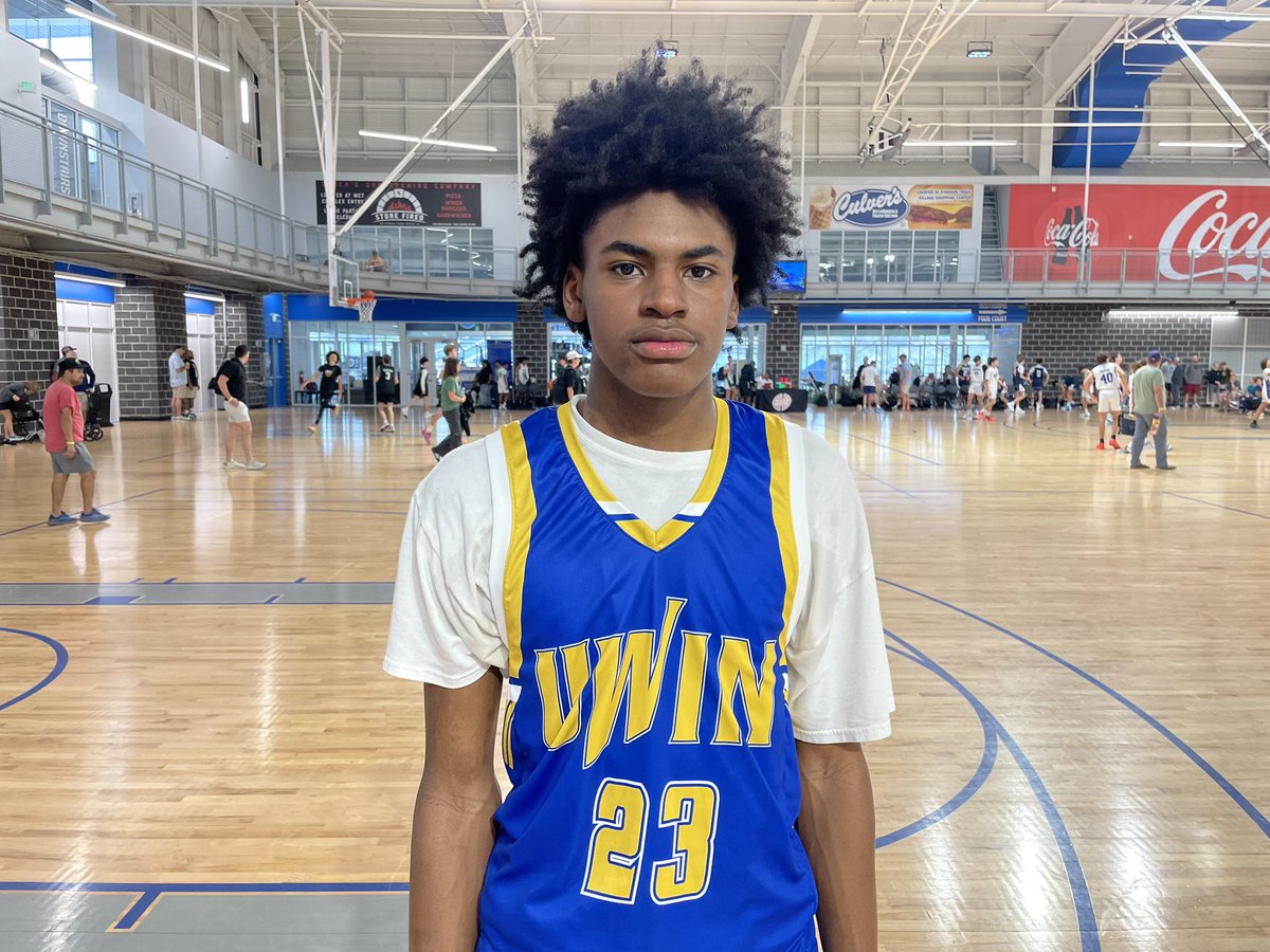 #BamaJam 17U: Sean Thompson scored 17 points to lead <a href="/UWIN_Serventz/">UWIN Serventz</a> to a win this morning. 

2026 wing Terrence Short showcased his athleticism and bounce. He’s one of the highest upside players in the building today