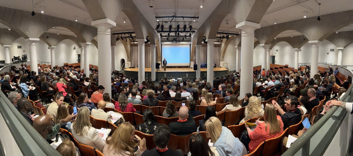 Over 200 educators spending a Saturday in learning about learning with ⁦<a href="/DrJimHeal/">Dr. Jim Heal</a>⁩ ⁦<a href="/MegVertebrae/">Meg Lee</a>⁩ and other remarkable ⁦<a href="/researchED_US/">researchED US</a>⁩ presenters. Grateful for this learning community now in its 10th year thanks to the vision of ⁦<a href="/tombennett71/">Tom Bennett OBE</a>⁩.