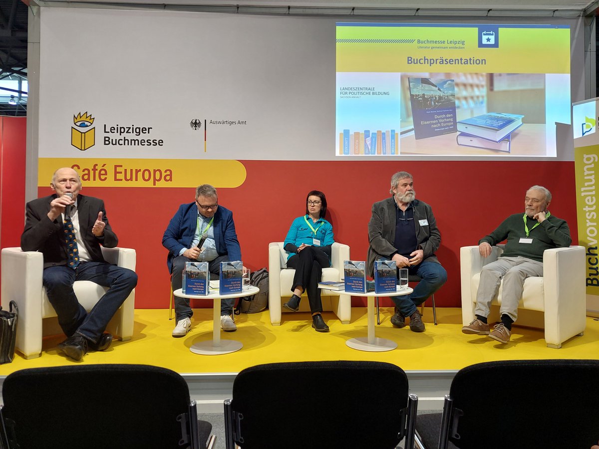 Dirk Rochtus (@dirkrochtus1) on Twitter photo Buchpräsentation ´Durch den Eisernen Vorhang nach Europa. #Osteuropa nach 1989´, #leipzigerbuchmesse <a href="/UniverlagLE/">Leipziger Universitätsverlag</a> Buchpräsentation ´Durch den Eisernen Vorhang nach Europa. #Osteuropa nach 1989´, #leipzigerbuchmesse <a href="/UniverlagLE/">Leipziger Universitätsverlag</a>