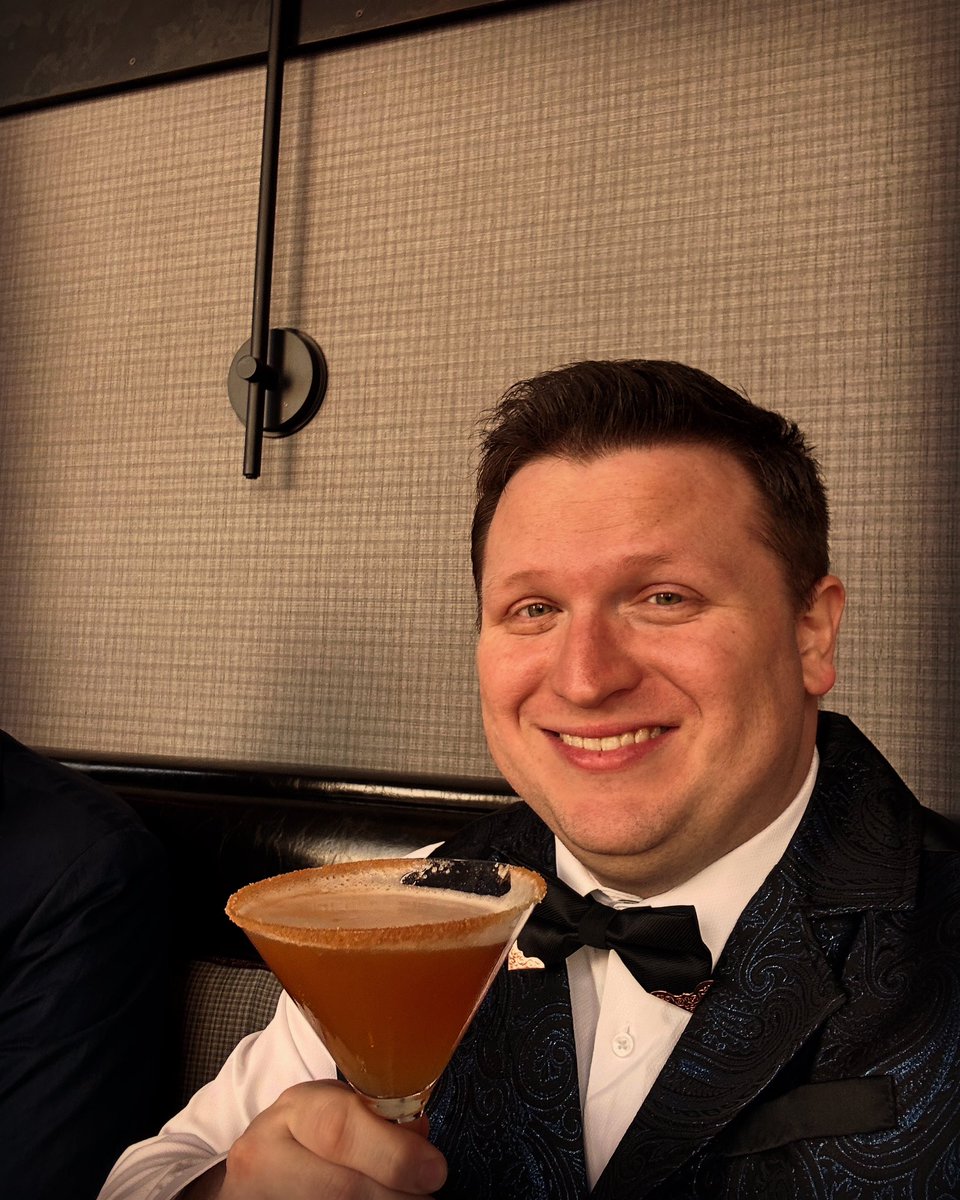 PharmDinDOworld's tweet image. COM PROM was a blast! Thank you to the students for the kind recognition. Advising is probably the BEST part of my job. @MUWCOMIndy