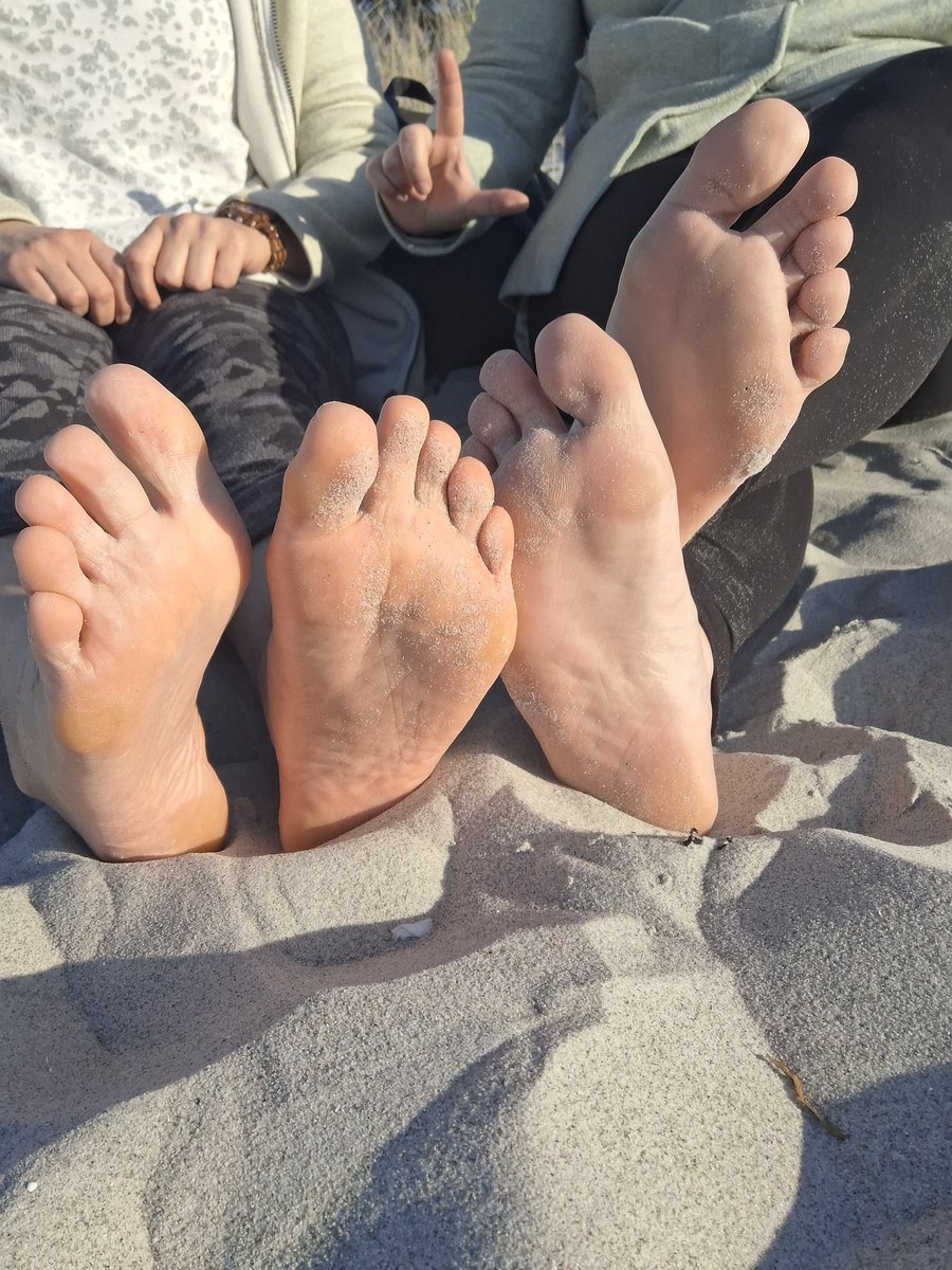 Wie gerne du jetzt zwischen uns liegen würdest und jeden einzelnen Sankorn ablecken möchtest 😈 du hast keine andere Wahl,denn im Doppelpack wirst du noch schwächer😏 
Ab in die DM'S und wir f!cken dein Betahirn so richtig 😝
<a href="/SecretSoles369/">SecretSoles</a> 
<a href="/Feetcentral13/">Feetcentral</a> 
<a href="/HOSoles/">House of Soles & Footjobs</a> 
<a href="/user385u/">RT Femdom & Feet models</a>