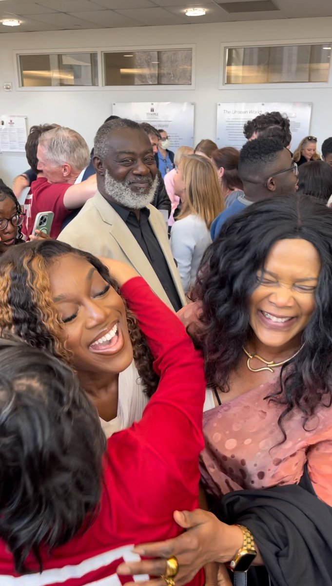 BrittanyOpokwu's tweet image. Eh hemmm excuse me, is my mic still on?!
A week ago, I found out I matched into my dream specialty at my #1 program — Baylor/@TexasChildrens!!! Still on cloud 9. Glory be to God! Houston - we have a pediatrician! #Match2025 #PedsMatch2025 #MatchDay 👶🏽🍼🩺