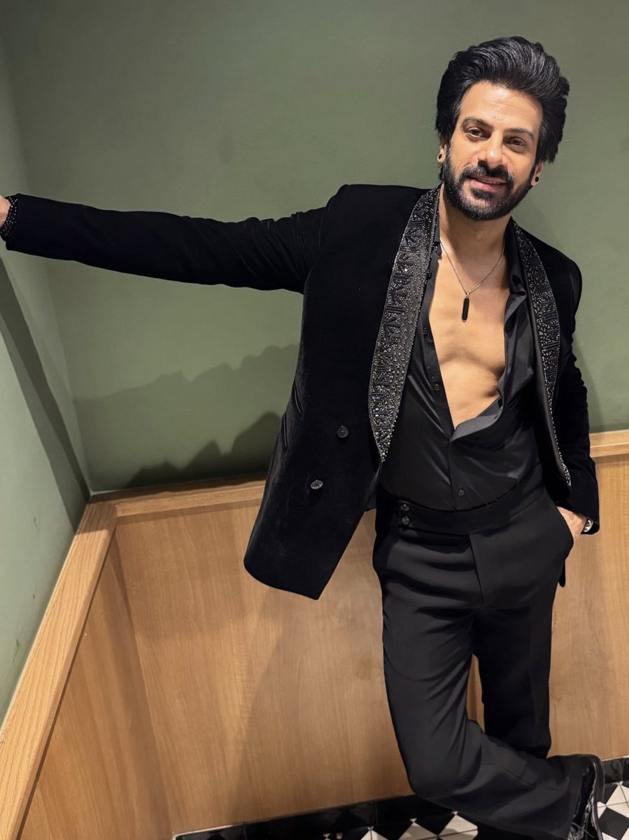 he isn't real 😭
#karanveermehra