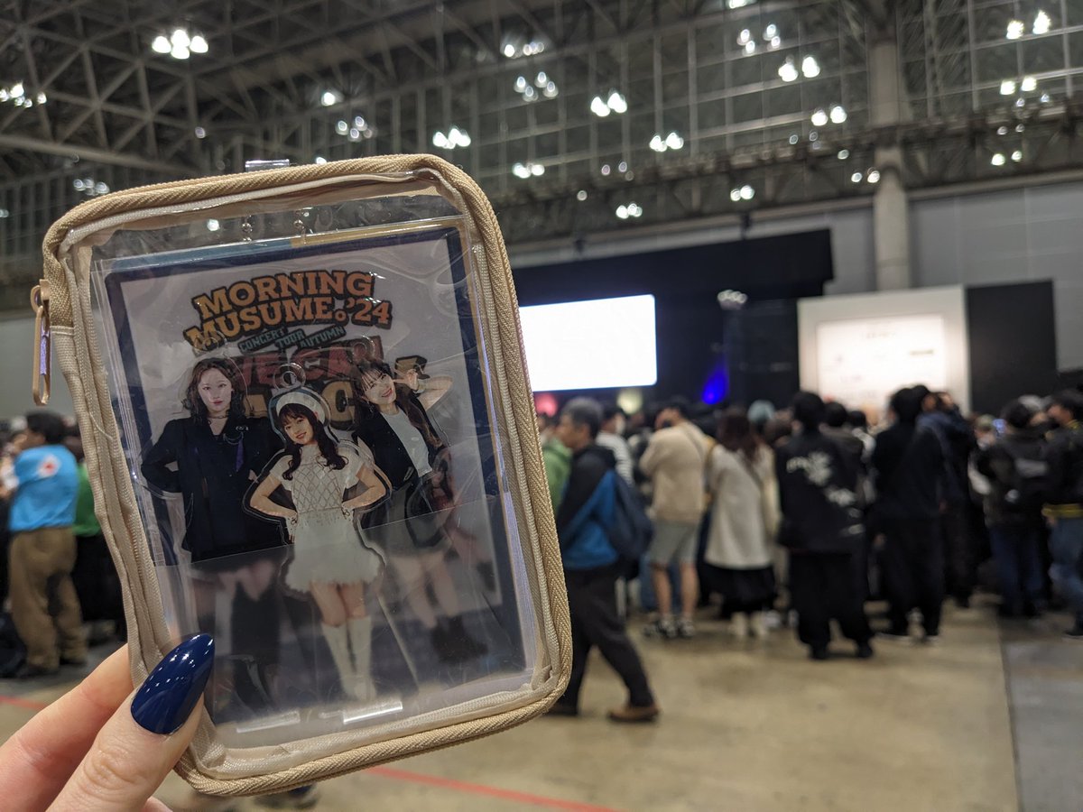 3年ぶりのひなフェス ❀✿
かみこの LOVE涙色ヤバかった！🩵💎
泣きそうになりながら聴いてた
キタコイブースであんみぃから
飴を受け取った時「お綺麗ですね」って
言われて100％お世辞なのは
わかっているけど嬉しかったな〜 🫶🏻💗