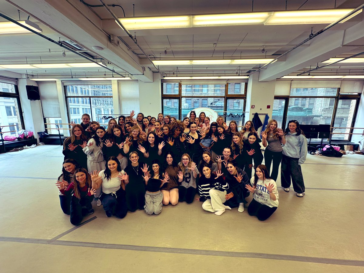 ocsbArts's tweet image. Day 3 in NYC with Sacred Heart Dancers!!! 

#broadwaymusicalworkshop #questionsandanswers #NYC❤️ #shopping #moulinrouge #broadway #MadameTussauds