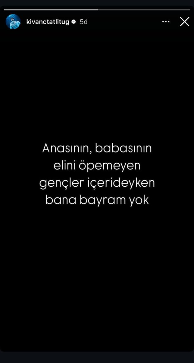 Kıvanç Tatlıtuğ:   

“Anasının, babasının elini öpemeyen gençler içerideyken bana bayram yok.”