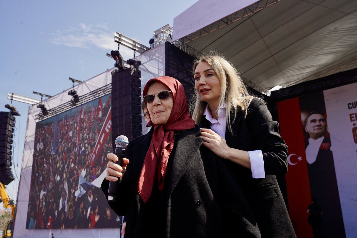 Dilek Kaya İmamoğlu (@dk_imamoglu) on Twitter photo Adalet yasaklanamaz. Vicdan hapsedilemez. Bir avuç insan yenilecek; milletçe birliğimizi, kardeşliğimizi kazanacak, huzura, refaha kavuşacağız. Bu ülkeyi güzellik kurtaracak, şefkat kurtaracak.
<a href="/ekrem_imamoglu/">Ekrem İmamoğlu</a> Adalet yasaklanamaz. Vicdan hapsedilemez. Bir avuç insan yenilecek; milletçe birliğimizi, kardeşliğimizi kazanacak, huzura, refaha kavuşacağız. Bu ülkeyi güzellik kurtaracak, şefkat kurtaracak.
<a href="/ekrem_imamoglu/">Ekrem İmamoğlu</a>