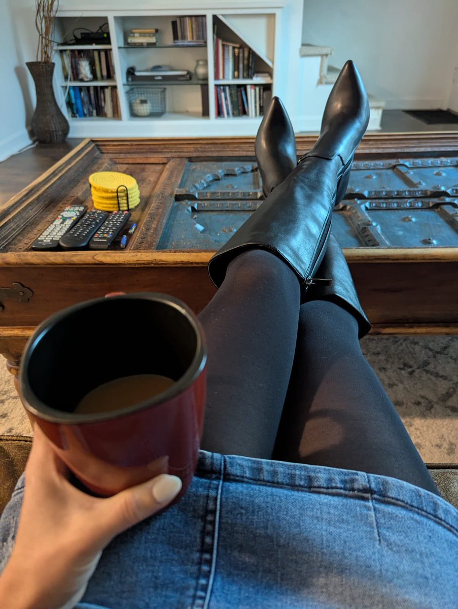 Good morning my little Alex drones: quick update on my amazing life today: 

I woke up. Made around $400, went to gym. Got home, showered, changed, and am now drinking coffee tormenting about 5 locked slaves that have all their keys in wifi enabled lock boxes. Truly a magnificent